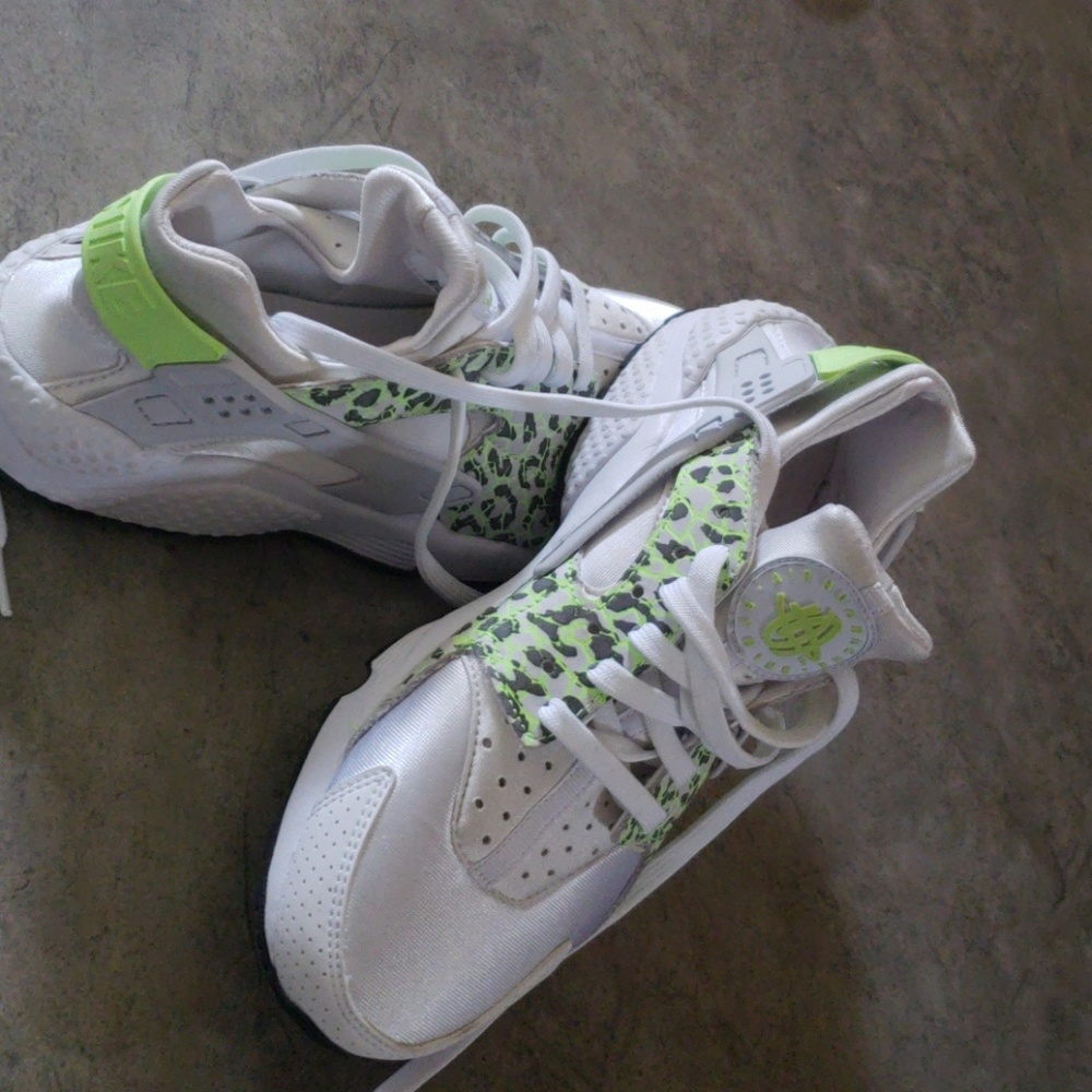 BNWOT Nike Air Huraches